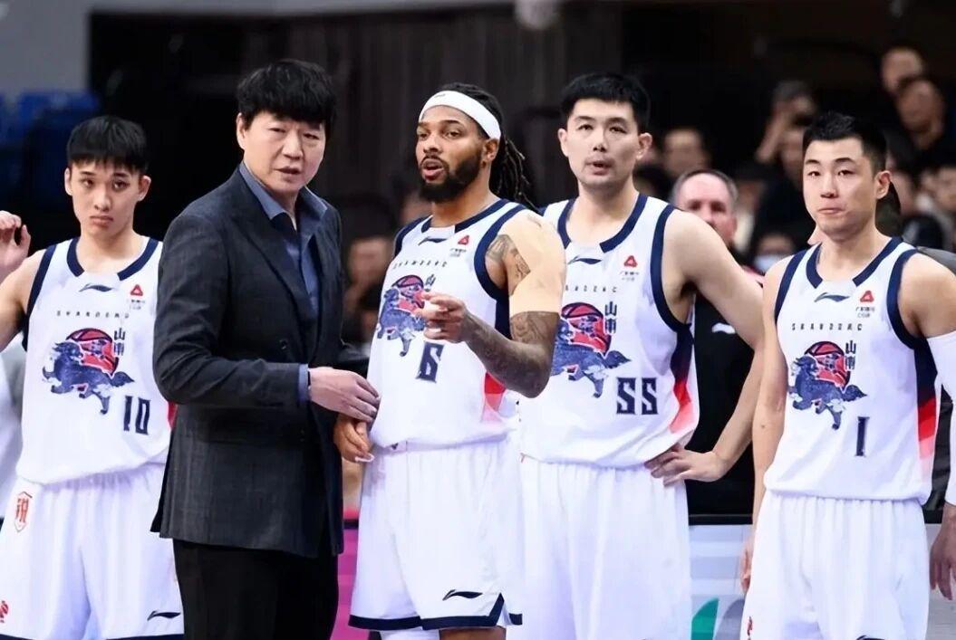 开云体育登录入口-山东男篮好消息！内线大将克里斯将复出，琼斯和斯蒂尔二选一离队
